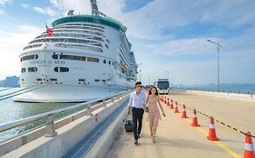 White Crown Hotel Ha Long
